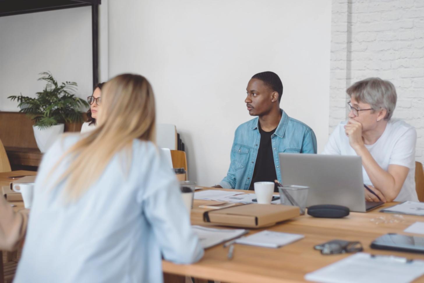 Professional financial communication training environment